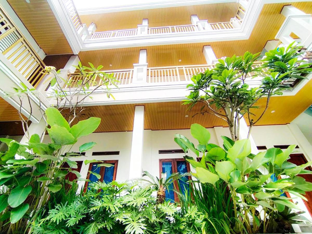 Hometown Residence Bandar Lampung Exteriör bild